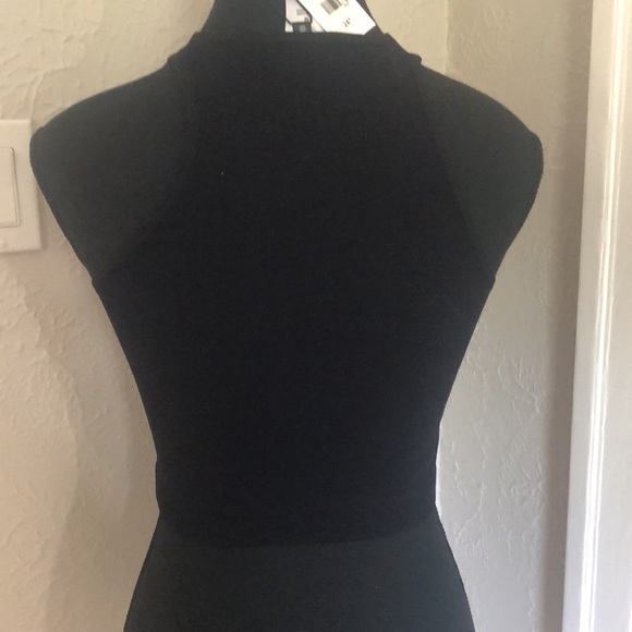 Ladies Dynamite NWT Black Seamless Racer Crop Top - Size Medium - Picture 4 of 6
